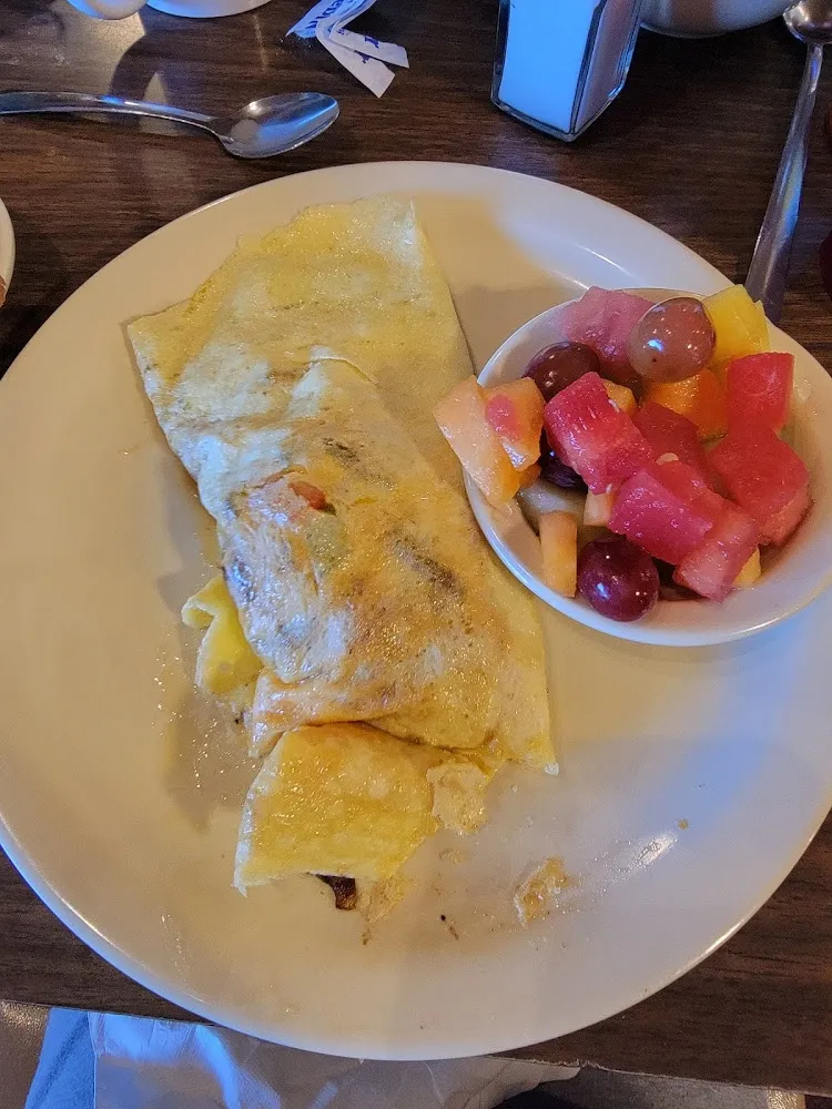 Veggie Omelet and Fruit
